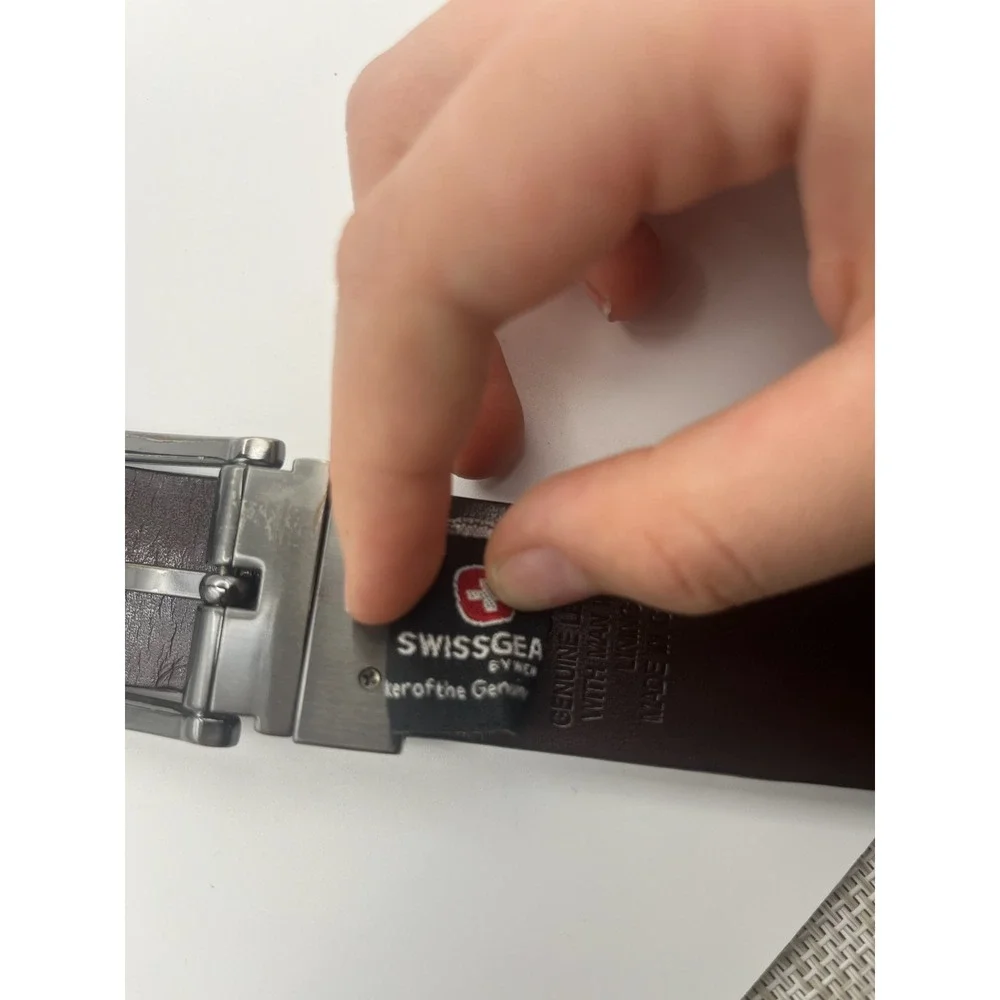 SwissGear Mens Reversible Leather Belt Black Brown Gunmetal Buckle Size‎ L